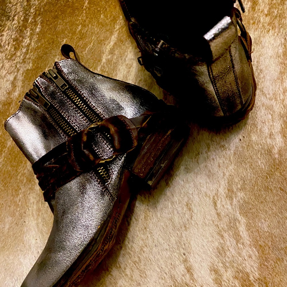 Very Volatile size 7.5 worn once